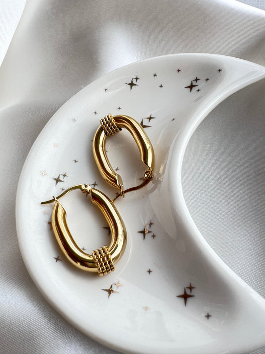 Amanda hoops.